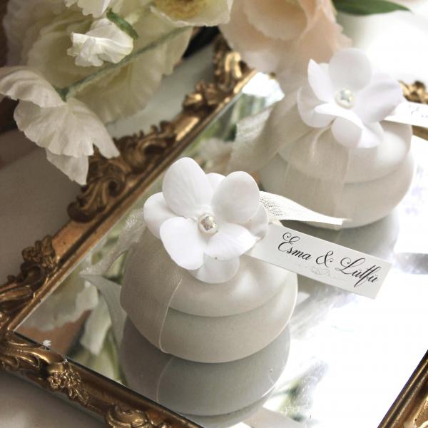 Kapaklı beton mumluk